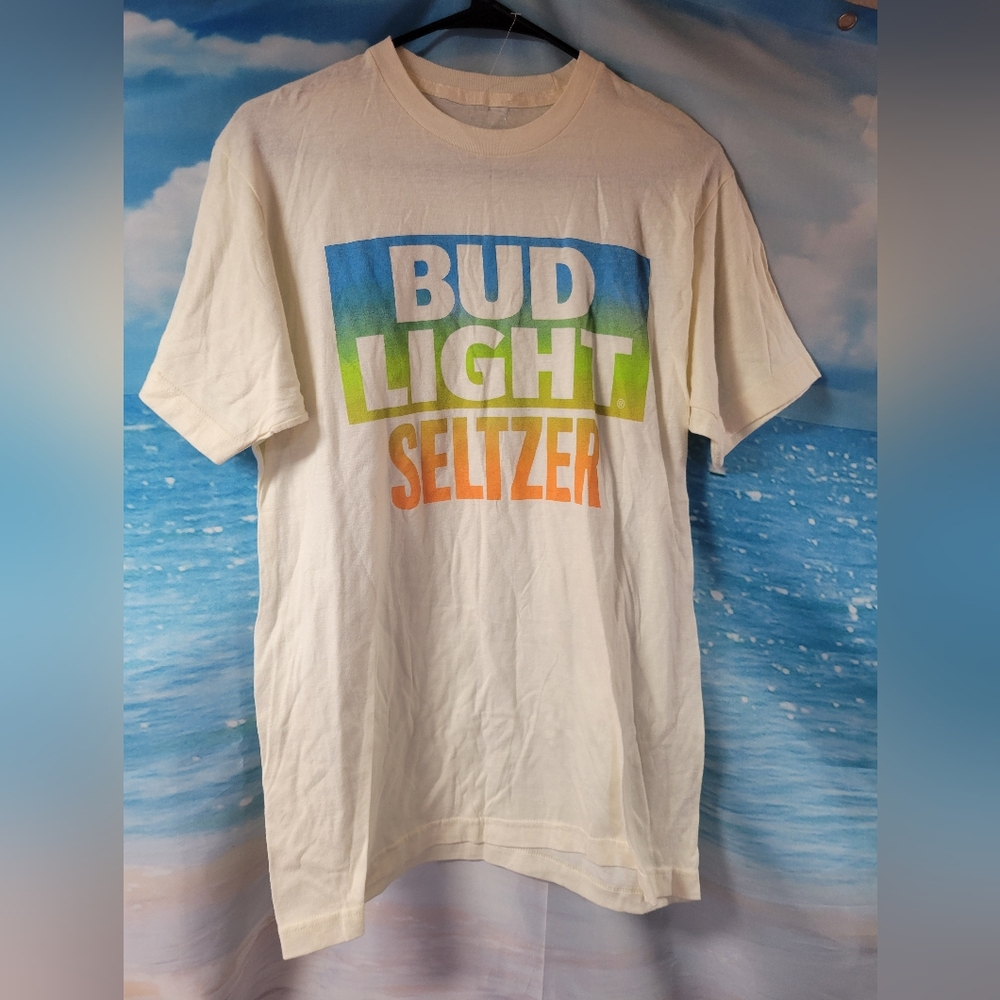 Brew City Bud Light Seltzer NWOT‎ Graphic T-Shirt UNISEX Size Medium